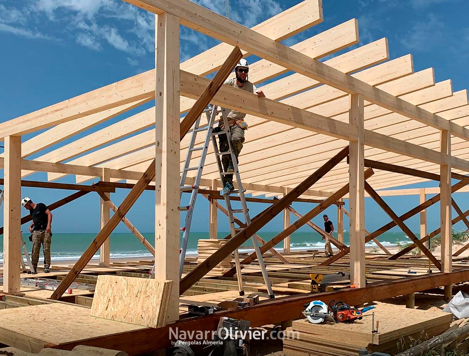 Construcción estructural en madera laminada. Chiringuito Los Esteros, Cádiz