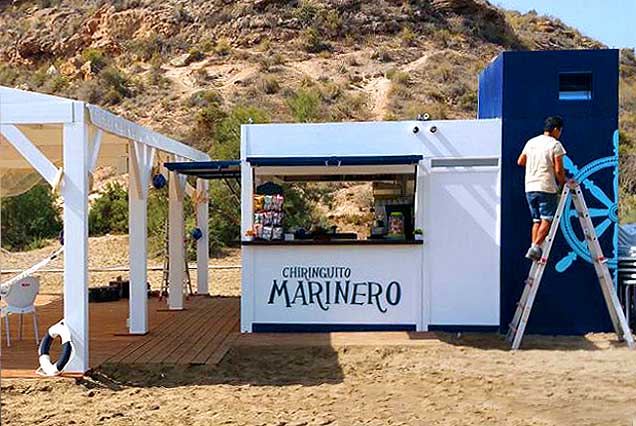 Chiringuito Marinero en blanco y azul, Calerreona, Aguilas, Murcia.