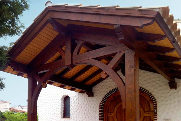 Porche de madera estilo tradicional a 2 aguas